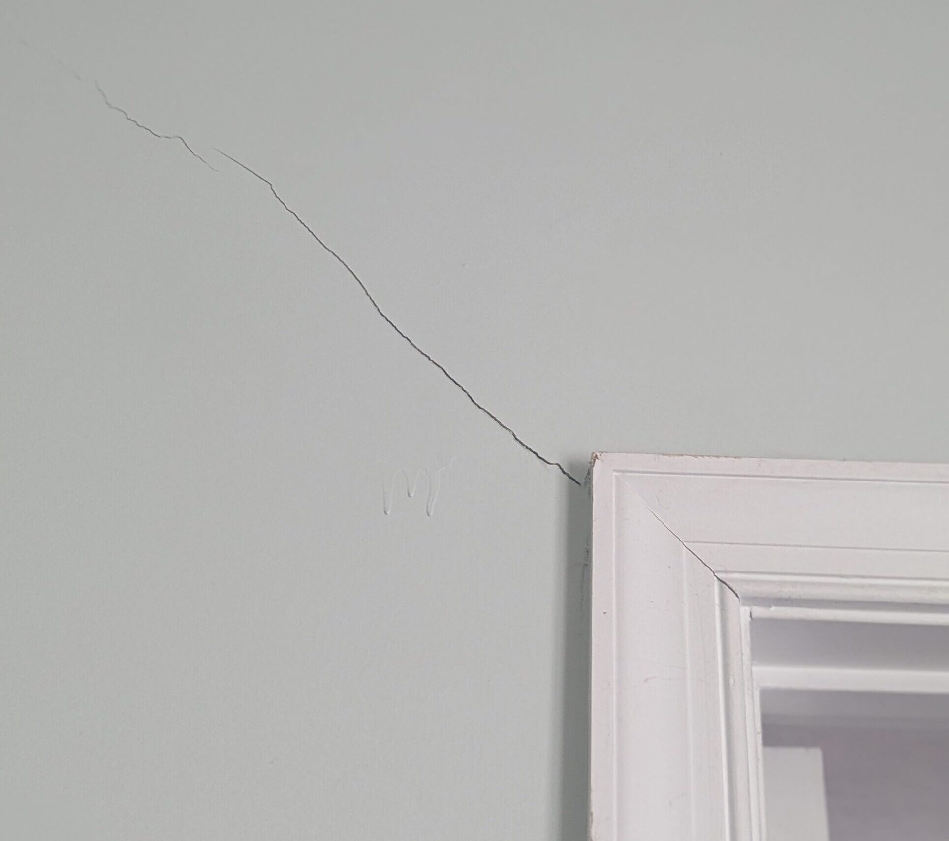 Crack on drywall